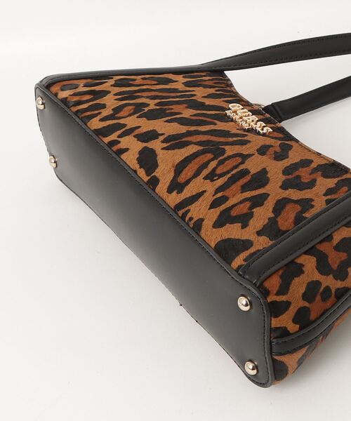 Guess(ゲス)の「DOMITILLA Shoulder Bag ショルダーバッグ (ハンドバッグ・レディース・レオパード・ONE SIZE)」の12枚目の写真