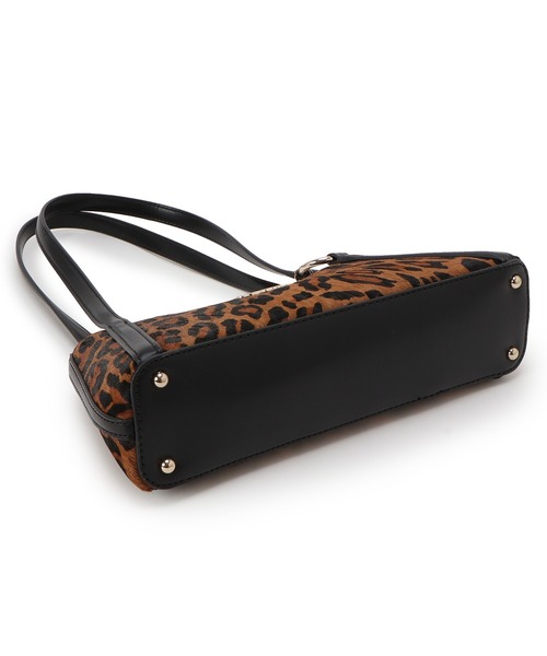 Guess(ゲス)の「DOMITILLA Shoulder Bag ショルダーバッグ (ハンドバッグ・レディース・レオパード・ONE SIZE)」の4枚目の写真