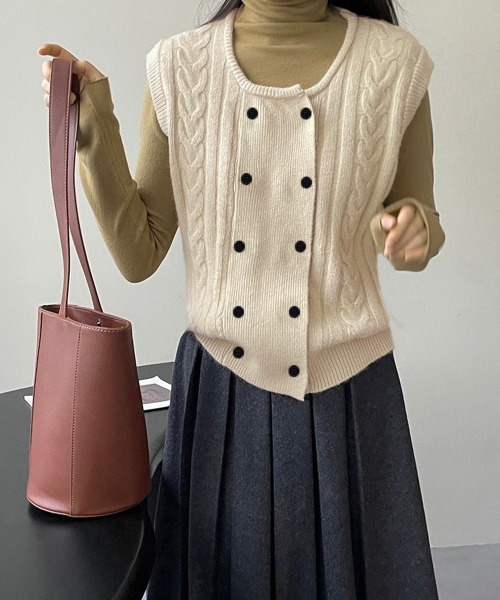 Miniministore(ミニミニストア)の「ケーブル編みニットベスト ダブルブレスト(ベスト・レディース・ブラウン/グレー/ライトブルー/ブラック/ベージュ/ピンク・FREE)」の10枚目の写真