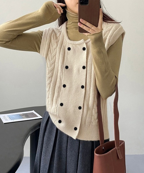 Miniministore(ミニミニストア)の「ケーブル編みニットベスト ダブルブレスト(ベスト・レディース・ブラウン/グレー/ライトブルー/ブラック/ベージュ/ピンク・FREE)」の12枚目の写真