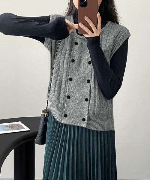 Miniministore(ミニミニストア)の「ケーブル編みニットベスト ダブルブレスト(ベスト・レディース・ブラウン/グレー/ライトブルー/ブラック/ベージュ/ピンク・FREE)」の15枚目の写真