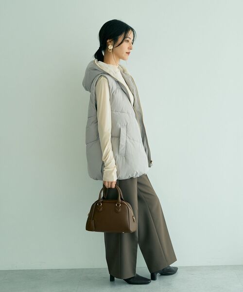 YECCA VECCA（イェッカヴェッカ）の「中綿フーディージレ（ベスト・レディース・ブラウン/ブラック/グレイッシュベージュ・FREE）」の18枚目の写真