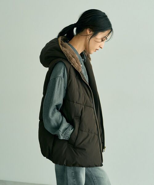 YECCA VECCA（イェッカヴェッカ）の「中綿フーディージレ（ベスト・レディース・ブラウン/ブラック/グレイッシュベージュ・FREE）」の21枚目の写真