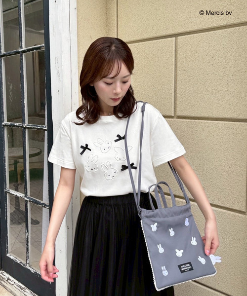 MIIA（ミーア）の「miffy パールリボンTシャツ（Tシャツ/カットソー・レディース・オフホワイト/ブラック・FREE）」の2枚目の写真