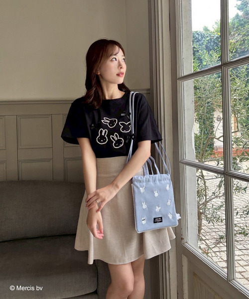 MIIA（ミーア）の「miffy パールリボンTシャツ（Tシャツ/カットソー・レディース・オフホワイト/ブラック・FREE）」の3枚目の写真