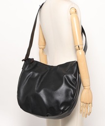 UNIVERSAL OVERALL（ユニバーサルオーバーオール）の「大容量 レザー調 三日月型 ホーボーショルダーバッグ Lサイズ（ショルダーバッグ・レディース）」