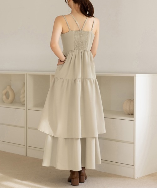 DAY CLOSET（デイ クローゼット）の「【肩紐アジャスター調節可/ロング丈/バックシャーリング】ストラッピーティアードフリルキャミワンピース レディース（ワンピース・レディース・ライトベージュ/ブラック・L/M）」の11枚目の写真