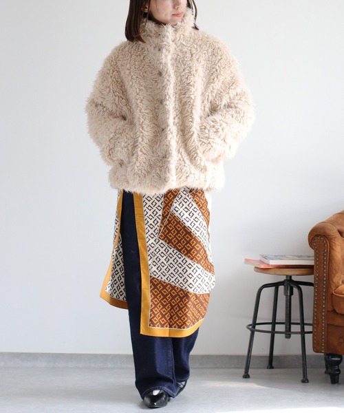 cepo（セポ）の「〈ふわふわ、柔らか、大人可愛い♪〉カールファーブルゾン（ブルゾン・レディース・ベージュ/ブラウン/オフホワイト・M）」の2枚目の写真