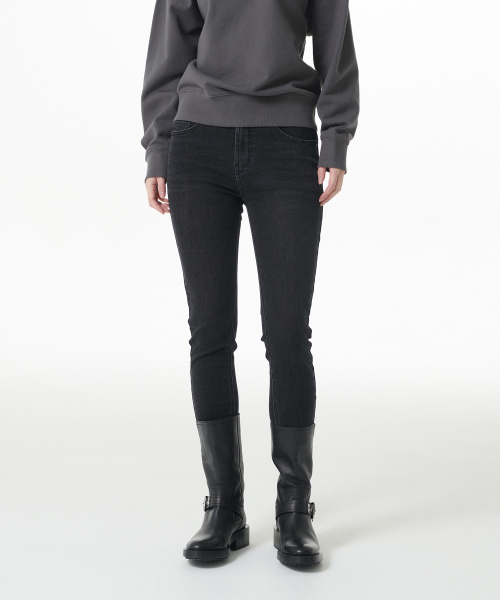 MUSINSA STANDARD WOMAN（ムシンサスタンダードウーマン）の「ウィメンズスキニーデニムパンツ[ブラック]（デニムパンツ・レディース・その他・30/24/25/26/27/28/29）」の2枚目の写真