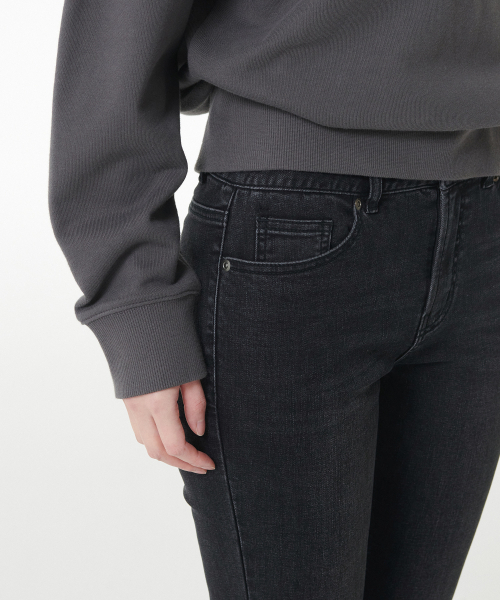 MUSINSA STANDARD WOMAN（ムシンサスタンダードウーマン）の「ウィメンズスキニーデニムパンツ[ブラック]（デニムパンツ・レディース・その他・30/24/25/26/27/28/29）」の6枚目の写真
