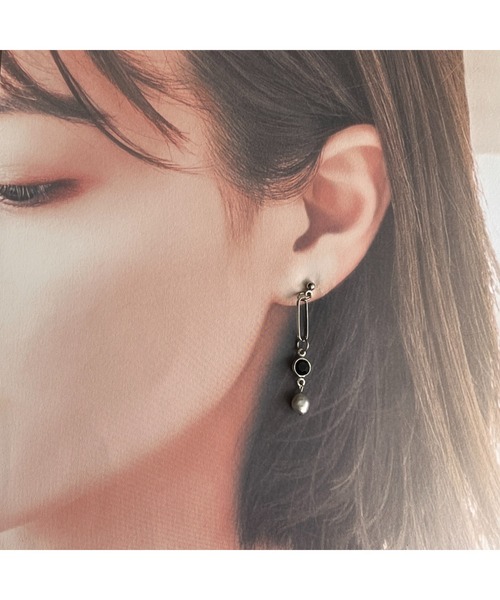 tone（トーン）の「【-lensa-】淡水パールのアシメピアス(MA)（ピアス（両耳用）・レディース・シルバー・FREE）」の4枚目の写真