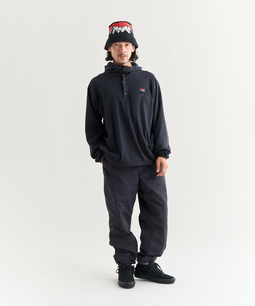 NANGA（ナンガ）の「AIR WARM FLEECE HOODIE/エアウォーム フリース フーディー（パーカー・メンズ・ブルー/ブラック/ピンク系その他/グリーン・S/M/L/XL）」の6枚目の写真