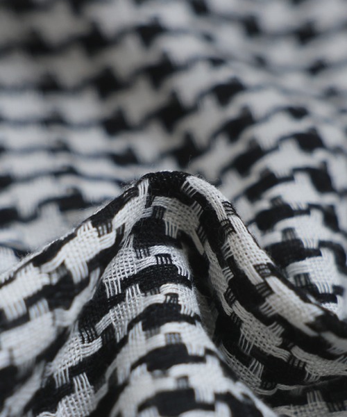 antiqua（アンティカ）の「千鳥格子 チェック柄 大判 ストール（ストール/ショール・レディース・ブラック・FREE）」の2枚目の写真