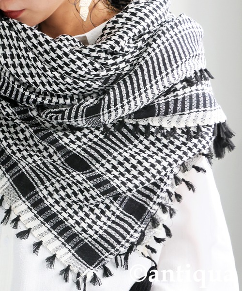 antiqua（アンティカ）の「千鳥格子 チェック柄 大判 ストール（ストール/ショール・レディース・ブラック・FREE）」の11枚目の写真
