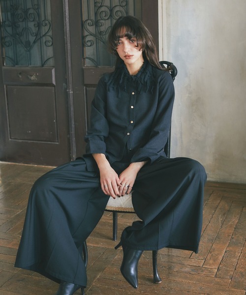 ARVELLIA(アルベリア)の「FRINGE COLLAR SHIRT(シャツ/ブラウス・レディース・アイボリー/ブラック・M)」の3枚目の写真