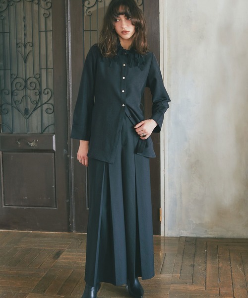 ARVELLIA(アルベリア)の「FRINGE COLLAR SHIRT(シャツ/ブラウス・レディース・アイボリー/ブラック・M)」の5枚目の写真