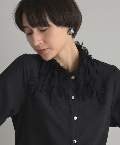 ARVELLIA(アルベリア)の「FRINGE COLLAR SHIRT(シャツ/ブラウス・レディース・アイボリー/ブラック・M)」の13枚目の写真