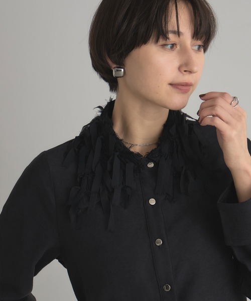 ARVELLIA(アルベリア)の「FRINGE COLLAR SHIRT(シャツ/ブラウス・レディース・アイボリー/ブラック・M)」の14枚目の写真