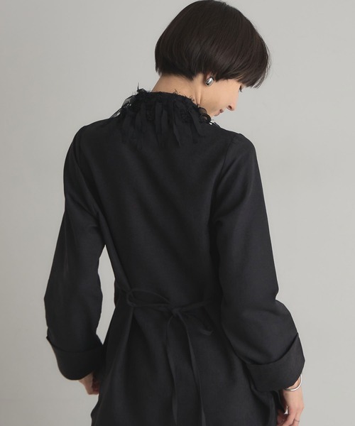 ARVELLIA(アルベリア)の「FRINGE COLLAR SHIRT(シャツ/ブラウス・レディース・アイボリー/ブラック・M)」の15枚目の写真