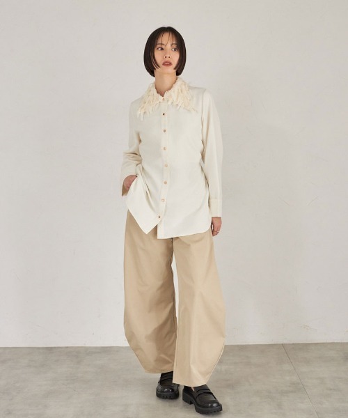 ARVELLIA(アルベリア)の「FRINGE COLLAR SHIRT(シャツ/ブラウス・レディース・アイボリー/ブラック・M)」の16枚目の写真