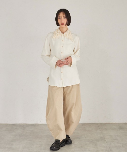 ARVELLIA(アルベリア)の「FRINGE COLLAR SHIRT(シャツ/ブラウス・レディース・アイボリー/ブラック・M)」の19枚目の写真