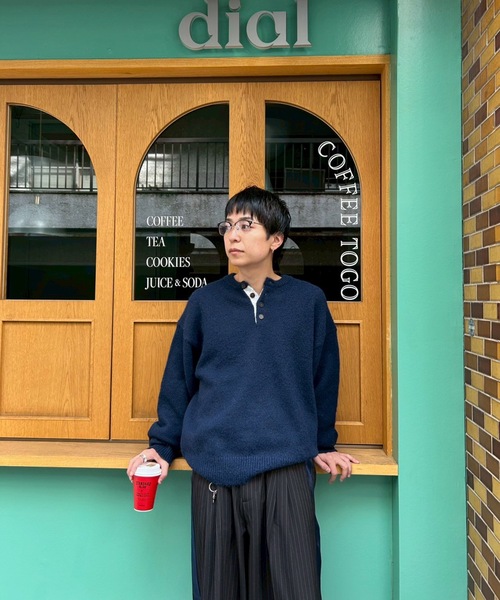 UNDERSTATEMENTs（アンダーステイトメント）の「【ユニセックス】配色ヘンリーネックニット（ニット/セーター・メンズ・レッド/ネイビー・MEDIUM/LARGE）」の20枚目の写真