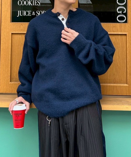 UNDERSTATEMENTs（アンダーステイトメント）の「【ユニセックス】配色ヘンリーネックニット（ニット/セーター・メンズ・レッド/ネイビー・MEDIUM/LARGE）」の21枚目の写真