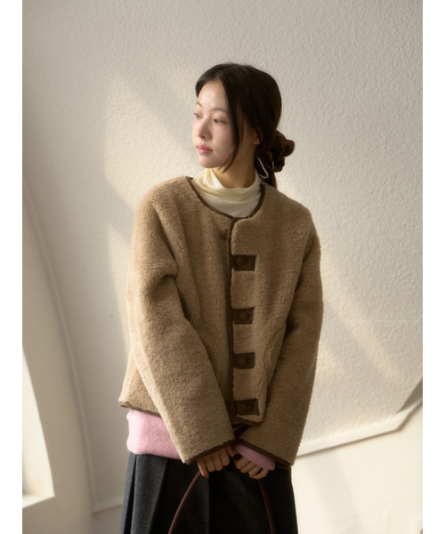 ANOETIC(アノエティック)の「COZY FAKE FUR JACKET_BROWN(ムートンコート・レディース・ブラウン・FREE)」の4枚目の写真