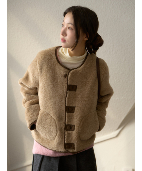 ANOETIC(アノエティック)の「COZY FAKE FUR JACKET_BROWN(ムートンコート・レディース・ブラウン・FREE)」の5枚目の写真