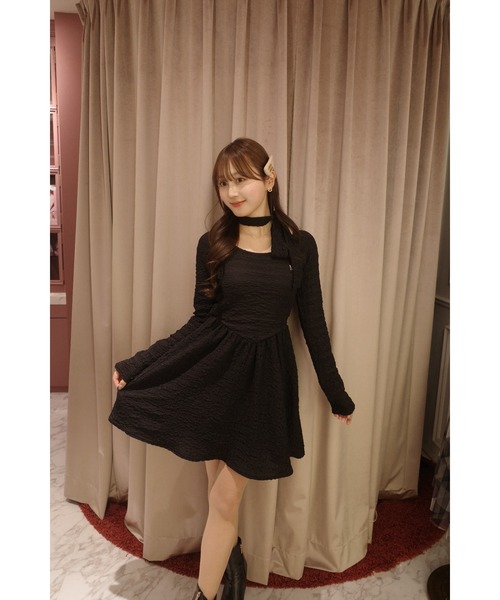MISTREASS(ミストレアス)の「Ripple Back Open Mini Dress With Tie(ワンピース・レディース・ブラック/アイボリー・FREE)」の19枚目の写真