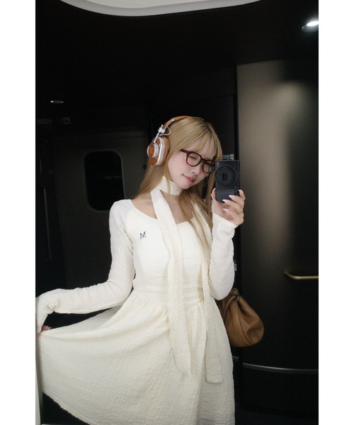 MISTREASS(ミストレアス)の「Ripple Back Open Mini Dress With Tie(ワンピース・レディース・ブラック/アイボリー・FREE)」の6枚目の写真