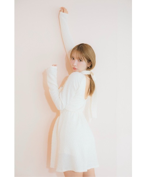 MISTREASS(ミストレアス)の「Ripple Back Open Mini Dress With Tie(ワンピース・レディース・ブラック/アイボリー・FREE)」の20枚目の写真