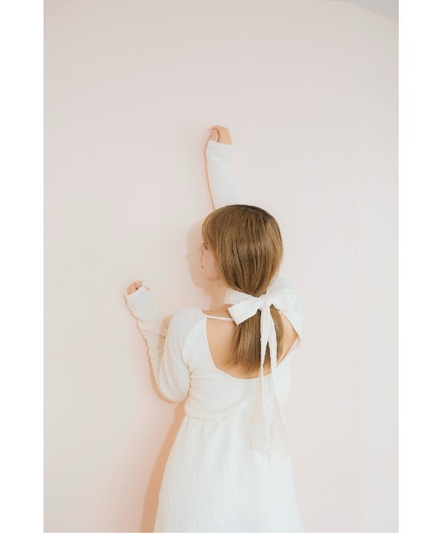 MISTREASS(ミストレアス)の「Ripple Back Open Mini Dress With Tie(ワンピース・レディース・ブラック/アイボリー・FREE)」の3枚目の写真