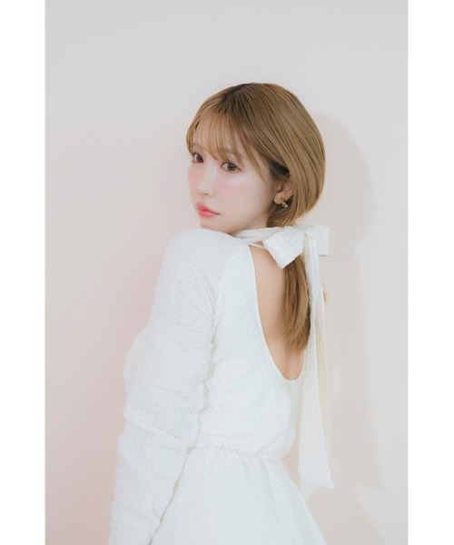 MISTREASS(ミストレアス)の「Ripple Back Open Mini Dress With Tie(ワンピース・レディース・ブラック/アイボリー・FREE)」の5枚目の写真