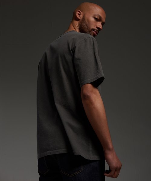 ICONOGRAPHY（アイコノグラフィー）の「ピグメントプロトタイプポケットDBK（Tシャツ/カットソー・メンズ・ブラック・SMALL/MEDIUM/LARGE/X-LARGE）」の2枚目の写真