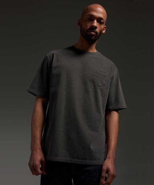 ICONOGRAPHY（アイコノグラフィー）の「ピグメントプロトタイプポケットDBK（Tシャツ/カットソー・メンズ・ブラック・SMALL/MEDIUM/LARGE/X-LARGE）」の4枚目の写真
