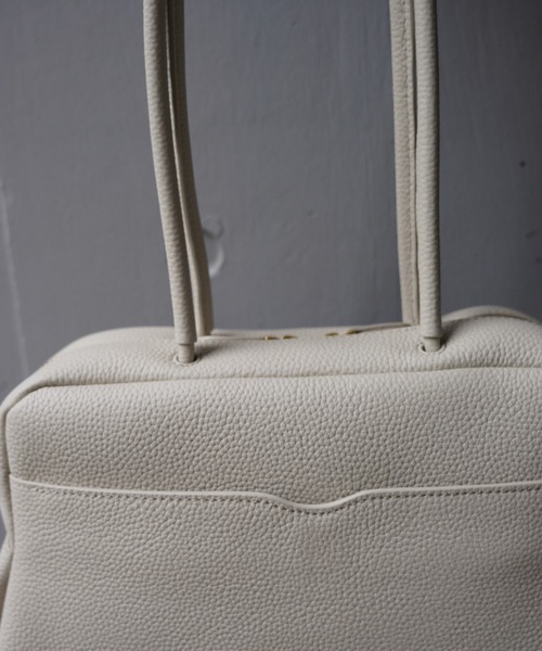 tov（トーヴ）の「TOV(トーヴ)  PETAL OBLONG BAG M（ハンドバッグ・レディース・グレー/ブラウン/ブラック・F）」の10枚目の写真