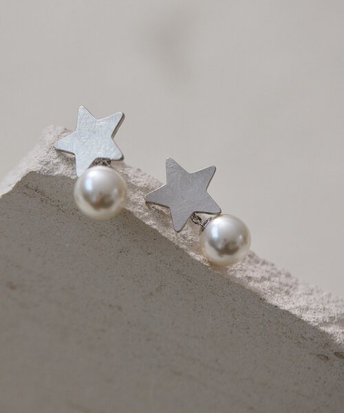 ear PAPILLONNER（イアパピヨネ）の「サティーナスターイヤリング（イヤリング・レディース・シルバー・FREE）」の2枚目の写真