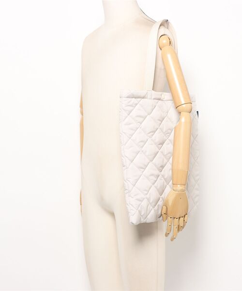 LAVENHAM（ラベンハム）の「Quilted Tote Bag / キルテッド トート バッグ（トートバッグ・メンズ・グリーン系その他/ダークブラック・ONE SIZE）」の3枚目の写真
