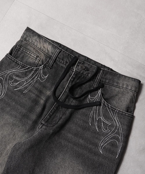 1111clothing(ワンフォークロージング)の「トライバル刺繍 カーブパンツ / Tribal Embroidered Curved Pants(デニムパンツ・メンズ・ブラック系2/ブラック系1・L/M)」の11枚目の写真