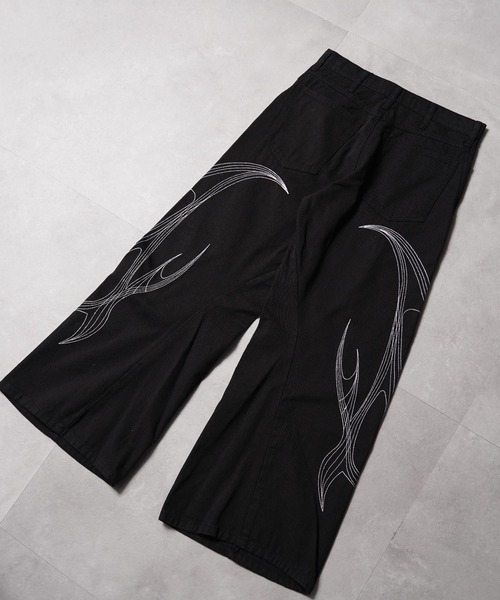 1111clothing(ワンフォークロージング)の「トライバル刺繍 カーブパンツ / Tribal Embroidered Curved Pants(デニムパンツ・メンズ・ブラック系2/ブラック系1・L/M)」の15枚目の写真
