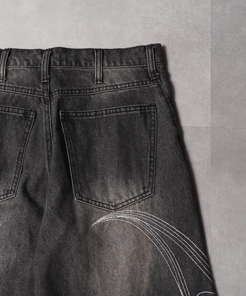 1111clothing(ワンフォークロージング)の「トライバル刺繍 カーブパンツ / Tribal Embroidered Curved Pants(デニムパンツ・メンズ・ブラック系2/ブラック系1・L/M)」の17枚目の写真
