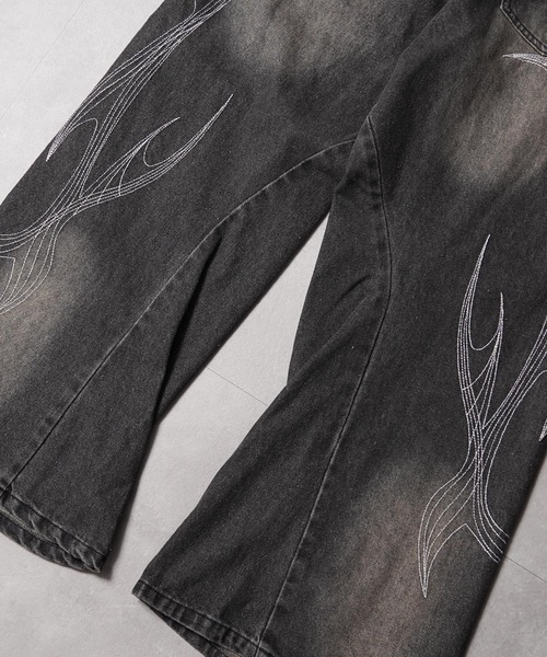 1111clothing(ワンフォークロージング)の「トライバル刺繍 カーブパンツ / Tribal Embroidered Curved Pants(デニムパンツ・メンズ・ブラック系2/ブラック系1・L/M)」の18枚目の写真