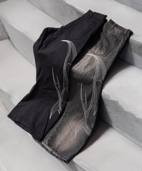 1111clothing(ワンフォークロージング)の「トライバル刺繍 カーブパンツ / Tribal Embroidered Curved Pants(デニムパンツ・メンズ・ブラック系2/ブラック系1・L/M)」の10枚目の写真