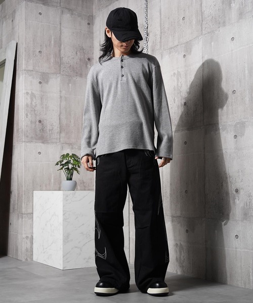 1111clothing(ワンフォークロージング)の「トライバル刺繍 カーブパンツ / Tribal Embroidered Curved Pants(デニムパンツ・メンズ・ブラック系2/ブラック系1・L/M)」の20枚目の写真