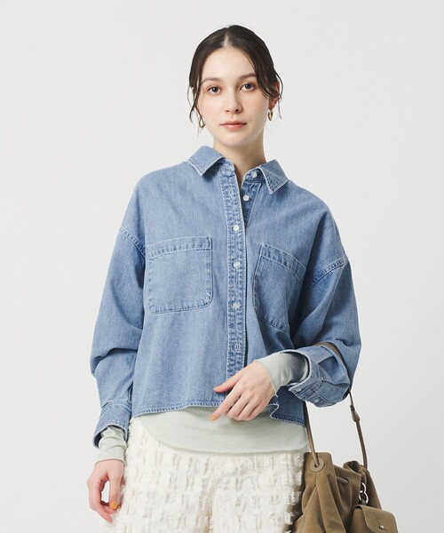 BEAUTY&YOUTH UNITED ARROWS(ビューティーアンドユースユナイテッドアローズ)の「【WEB限定】ショート デニムシャツ(シャツ/ブラウス・レディース・ネイビー/ライトブルー・FREE)」の4枚目の写真