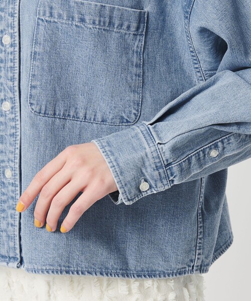 BEAUTY&YOUTH UNITED ARROWS(ビューティーアンドユースユナイテッドアローズ)の「【WEB限定】ショート デニムシャツ(シャツ/ブラウス・レディース・ネイビー/ライトブルー・FREE)」の14枚目の写真