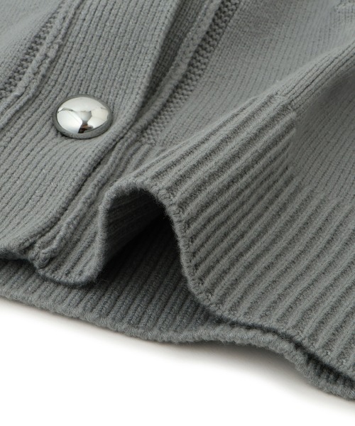 ADAM ET ROPE'(アダムエロペ)の「【WEB限定】メタルボタンVネックカーディガン(カーディガン/ボレロ・レディース・グレー/オフホワイト/ピンク/サックスブルー・FREE)」の15枚目の写真