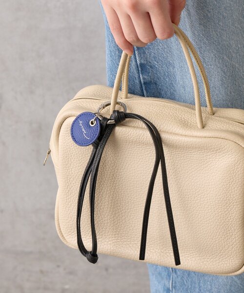 BIRTHDAY BAR（バースデイバー）の「【onoff//　オノフ】スマホストラップ／バッグチャーム（スマホグッズ・レディース・グレー/ブラック/ベージュ・0）」の2枚目の写真