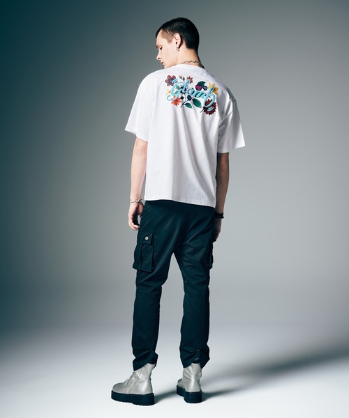 glamb（グラム）の「Floral Spin Logo T-Shirt / フローラルスピンロゴTシャツ（Tシャツ/カットソー・メンズ・ホワイト/ブラック・S/M/L）」の11枚目の写真